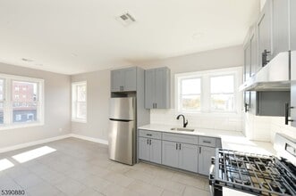 9-9 Watsessing Ave in Bloomfield, NJ - Building Photo - Building Photo