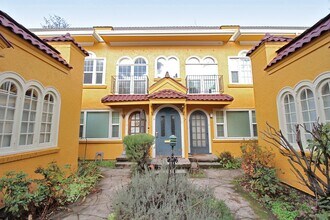 3087 SE Ankeny St in Portland, OR - Foto de edificio - Building Photo