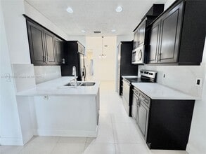 16320 Malibu Dr, Unit #10 in Weston, FL - Building Photo - Building Photo