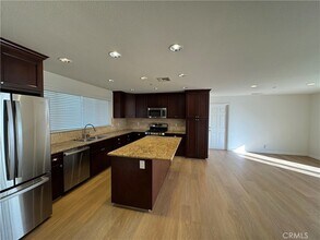 1336 Calle Tulipan in Thousand Oaks, CA - Building Photo - Building Photo