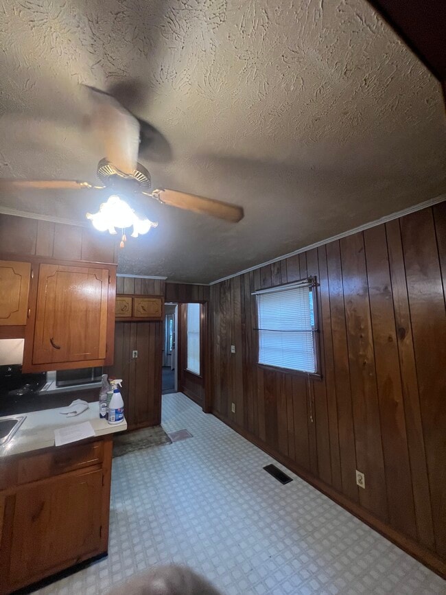 221 E Covington St, Unit 221 E Covington Unit A in Laurinburg, NC - Building Photo - Building Photo