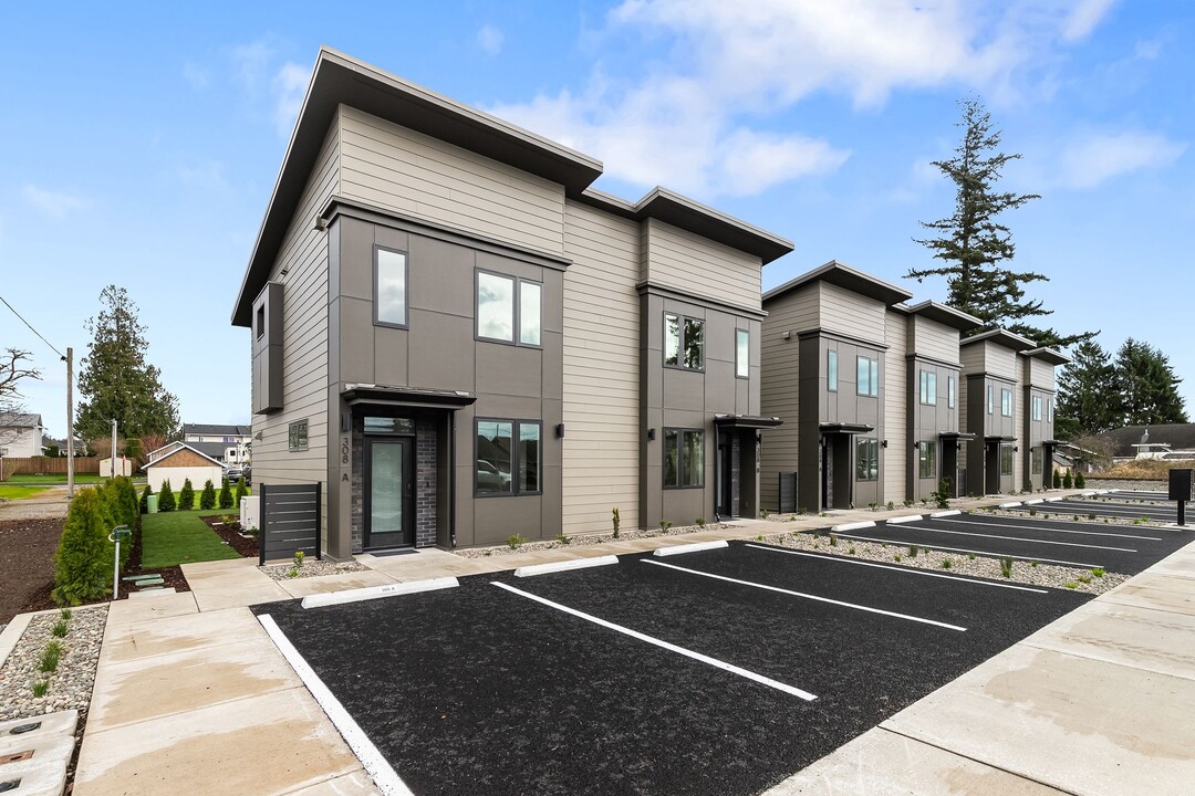 304-308 Cedar St in Lynden, WA - Building Photo