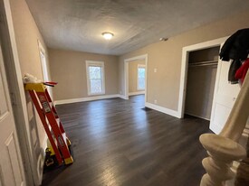 16 Victory Dr in Pontiac, MI - Building Photo