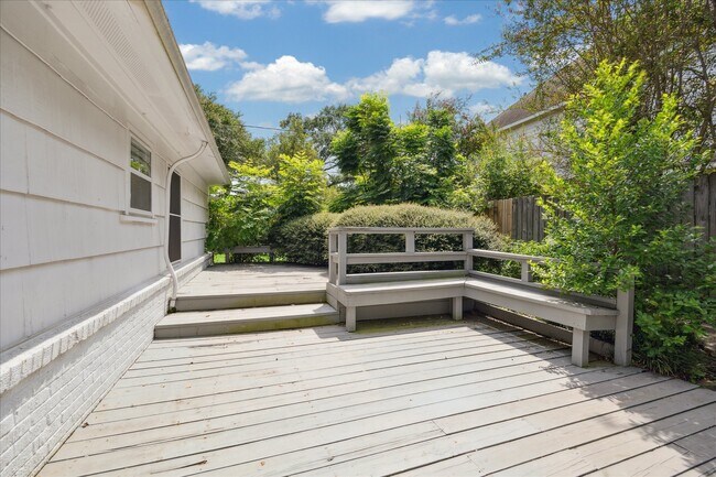 4025 Essex Ln in Houston, TX - Building Photo - Building Photo