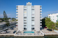 Villa Bay Vista in Miami Beach, FL - Building Photo - Building Photo