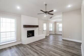 601 E 6th St in Krum, TX - Building Photo - Building Photo