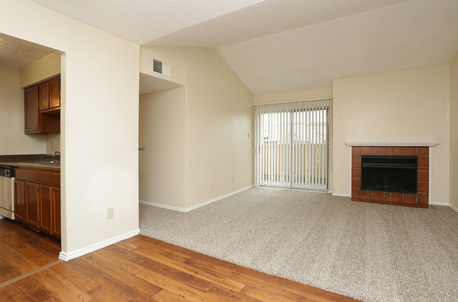 Covington Creek Apartment in Irving, TX - Foto de edificio - Interior Photo