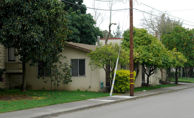 450 Klute St in Santa Rosa, CA - Foto de edificio - Building Photo