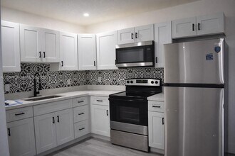 900 NW 8th Ave in Pompano Beach, FL - Building Photo - Building Photo