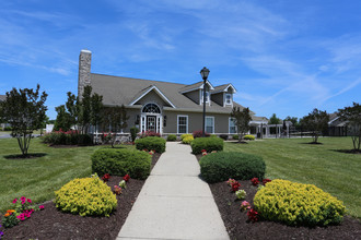 Ponds Edge in Delmar, MD - Foto de edificio - Building Photo