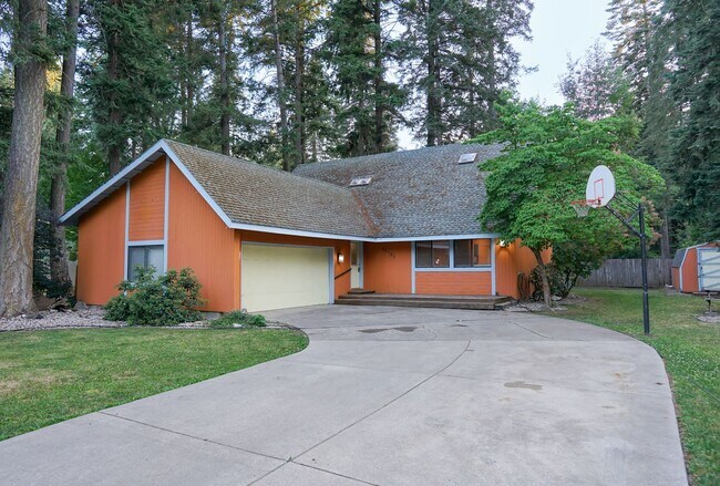 12183 N Amethyst Dr in Hayden, ID - Building Photo - Building Photo