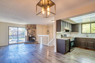 124 Deerview Dr SE in Calgary, AB - Building Photo - Building Photo