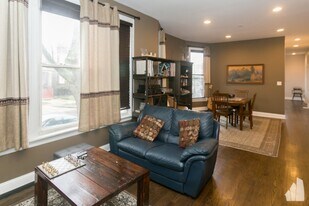 2506 W Argyle St, Unit 2 in Chicago, IL - Building Photo