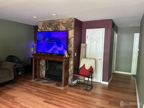 7 Pendleton Pl in Old Bridge, NJ - Building Photo - Building Photo