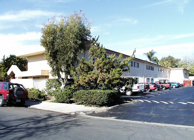 WindSong Apartments in San Diego, CA - Building Photo - Building Photo