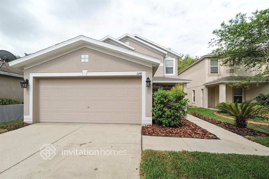 6148 Skylarkcrest Dr in Lithia, FL - Building Photo