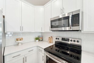 Dogwood Landing in Atlanta, GA - Building Photo