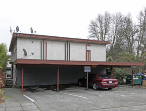 3000 E Spruce St in Seattle, WA - Building Photo - Building Photo