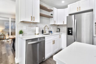 7335 10th Ave N in St. Petersburg, FL - Foto de edificio - Building Photo