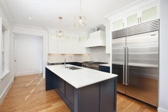 11 Hilliard St, Unit 1 in Cambridge, MA - Foto de edificio - Building Photo