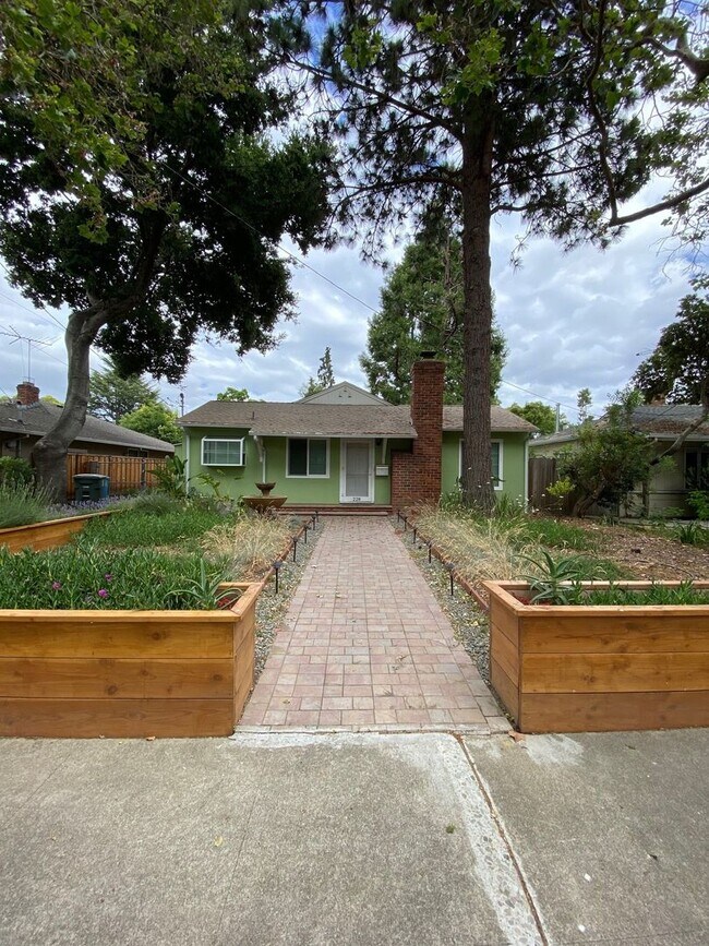228 Robin Way in Menlo Park, CA - Building Photo - Building Photo