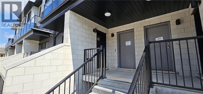 410 Northfield Dr W in Waterloo, ON - Building Photo - Building Photo