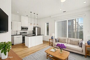 2217 N Fitzhugh Ave, Unit 201 in Dallas, TX - Building Photo