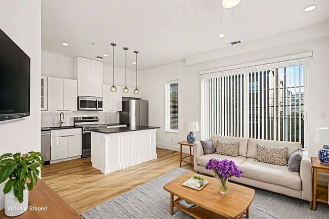 property at 2217 N Fitzhugh Ave