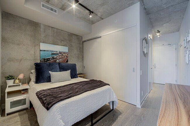 39-839 Brant St in Toronto, ON - Building Photo - Building Photo