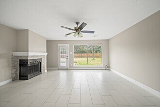 7010 Pembrough Ln in Katy, TX - Foto de edificio - Building Photo