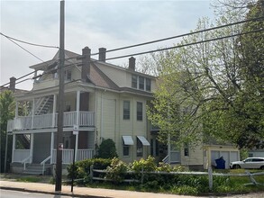 44 E Albert St-Unit -First Floor - #42 in Torrington, CT - Building Photo - Building Photo