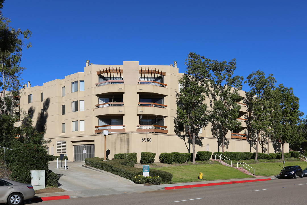 Lomas Del Cerro in San Diego, CA - Building Photo