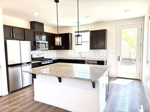 556 Vaquero Ct in Reno, NV - Building Photo - Building Photo