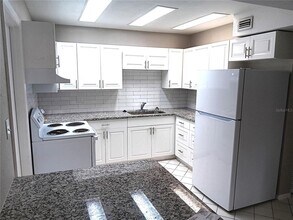 3756 Amherst Way in Sarasota, FL - Building Photo - Building Photo