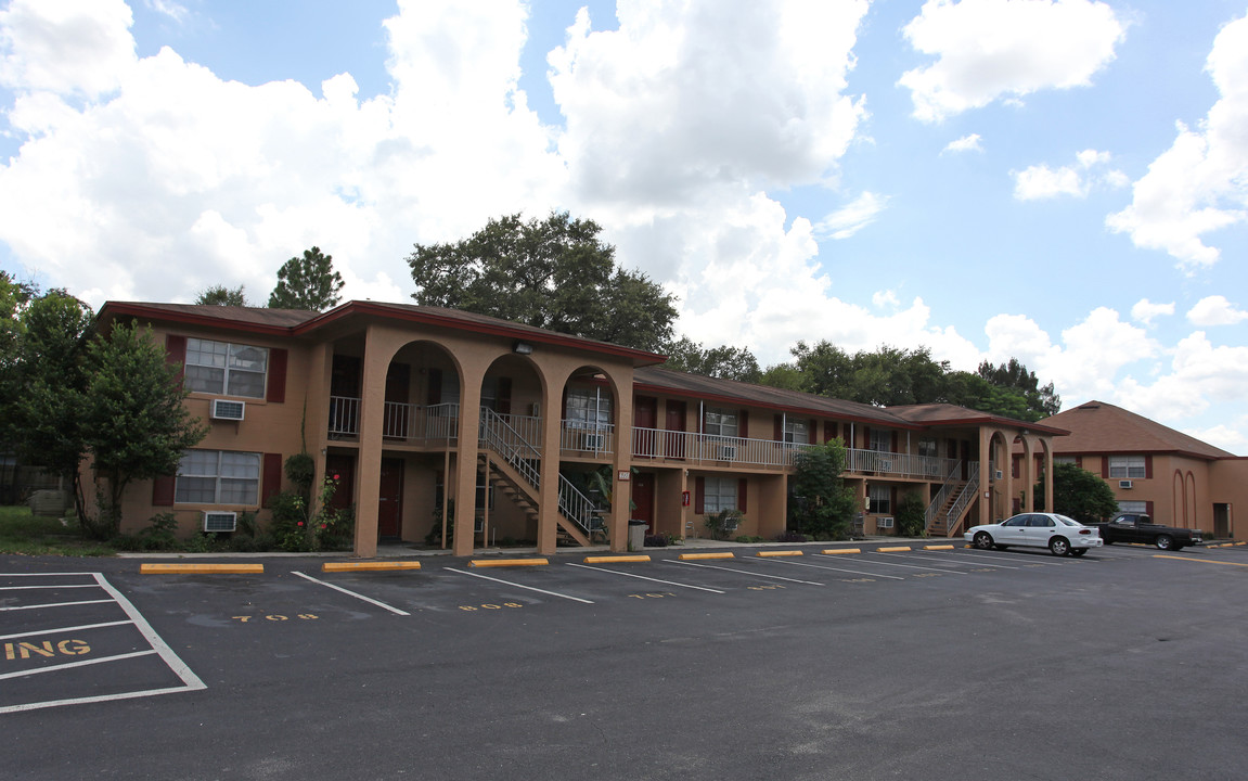 Regency Palms in Tampa, FL - Building Photo