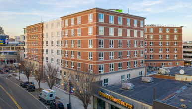 Nova Quincy in Quincy, MA - Foto de edificio - Building Photo