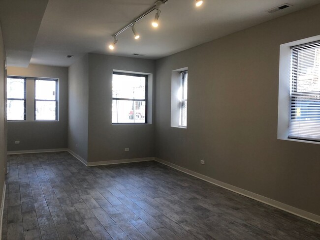 4814 N Monticello Ave, Unit G in Chicago, IL - Building Photo - Building Photo