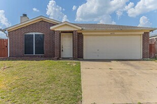 6433 Riverwater Trail in Fort Worth, TX - Building Photo