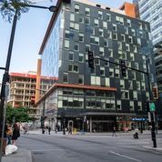 Le Chatel in Montréal, QC - Foto de edificio - Building Photo