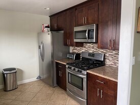 700 E Carson St, Unit 2 in Long Beach, CA - Building Photo