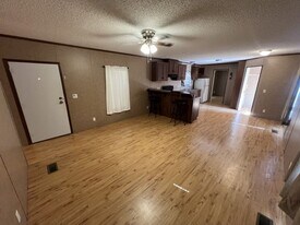 5510 Lavey Ln in Baker, LA - Building Photo