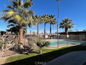 37156 Palo Verde Dr, Unit 4 in Cathedral City, CA - Foto de edificio - Building Photo