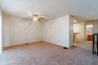 Hacienda Court Apartments in Ridgecrest, CA - Foto de edificio - Interior Photo