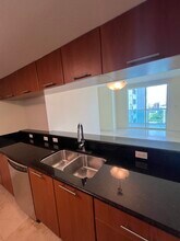 1800 N Bayshore Dr, Unit 2802 in Miami, FL - Building Photo - Building Photo