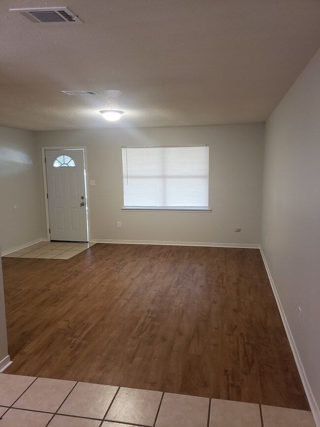 411 Braxton Ave Apartments and Nearby Wiggins Apartments For Rent