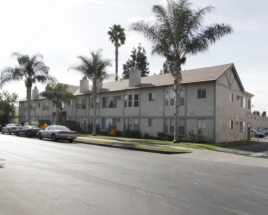 The Fountains in Panorama City, CA - Foto de edificio