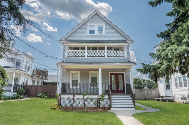 property at 52 Franklin Pl