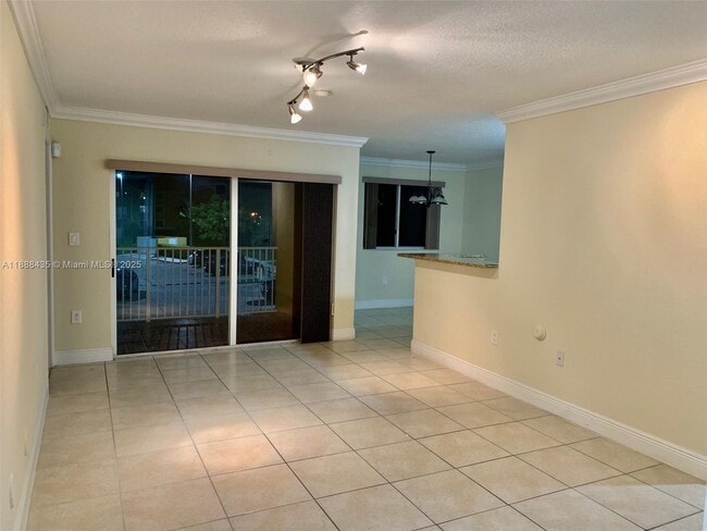 20930 SW 87th Ave in Cutler Bay, FL - Foto de edificio - Building Photo