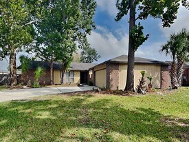 595 Charles Carroll St in Orange Park, FL - Building Photo