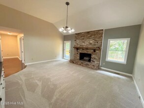 107 E Baywood Ln in Greenville, NC - Foto de edificio - Building Photo